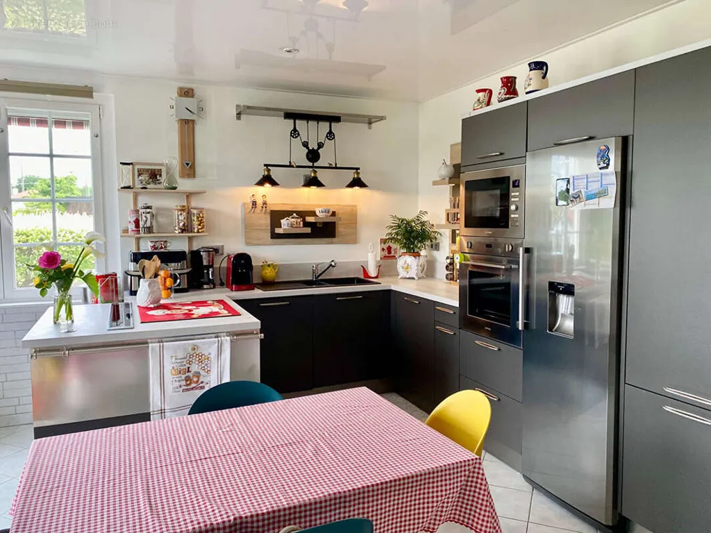 Cuisine - Maison Rénovée au Calme avec Jardin à Gueugnon