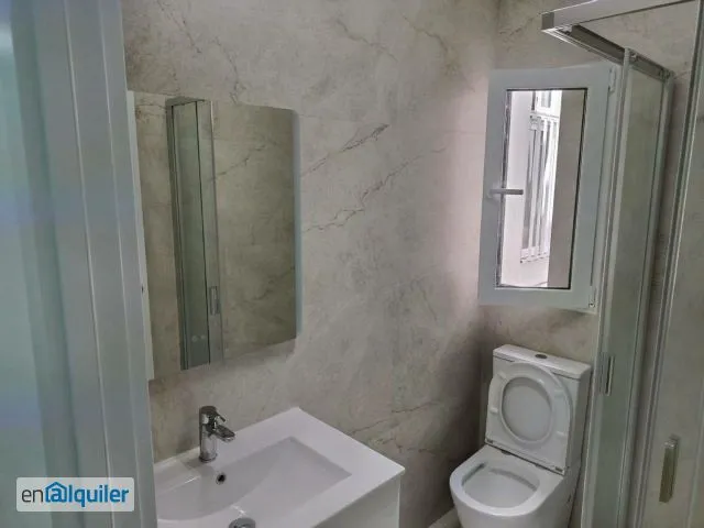 Bathrooms - Fully Furnished Flat with Ascensor in Latina