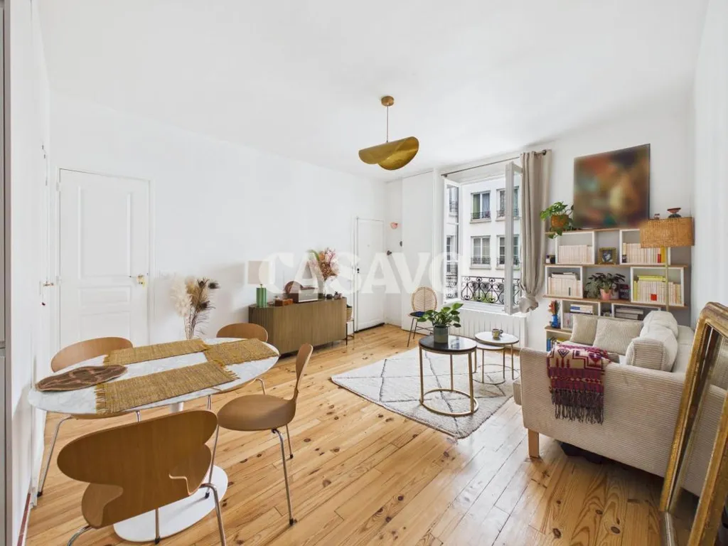Séjour - Appartement 2 Pièces avec Cour Arborée à Paris 10ᵉ