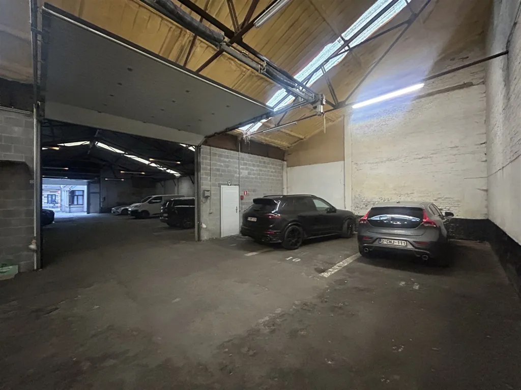 Garage - Garage avec Mezzanine à Leuven