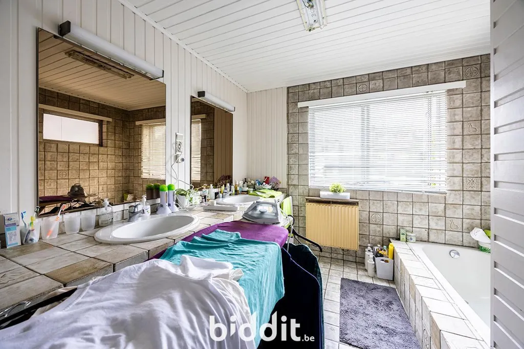 Salles de bain - Maison avec Garage et Véranda à Wilrijk