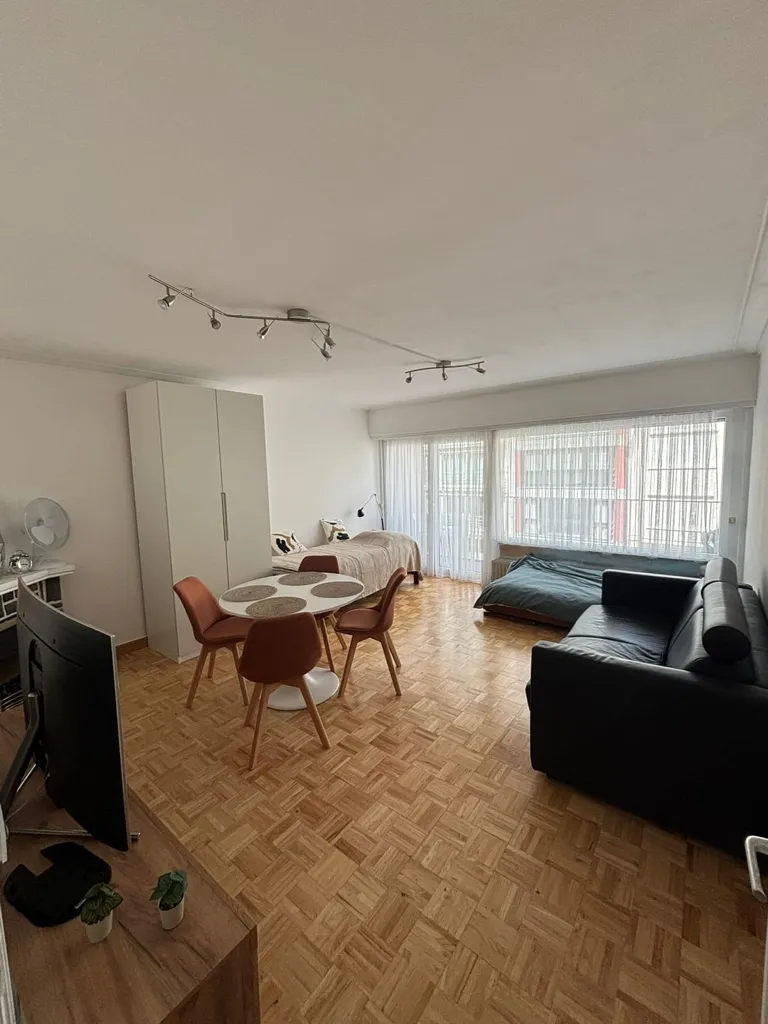 Elutuba - Partially Renovated Studio with Sea View in Oostende