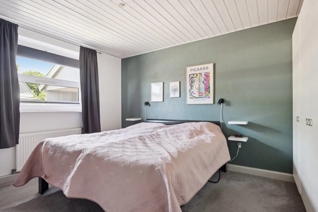 Bedrooms - Functional Villa with South-West Terrace in Åbyen