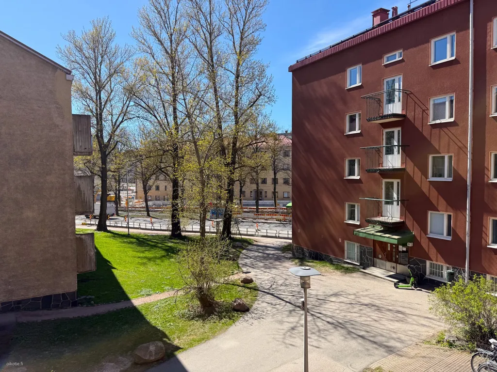 Balcon - Flat with Balcony in Vallila
