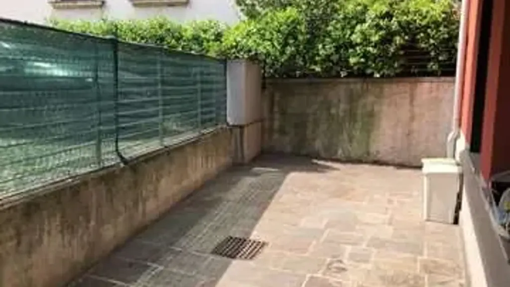 Terrasse - Bright Bilocale with Patio in Trento