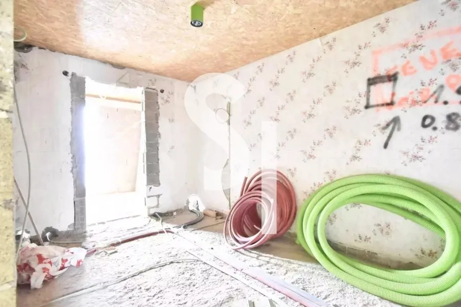 Pièces - Maison à Rénover avec Jardin à Messancy