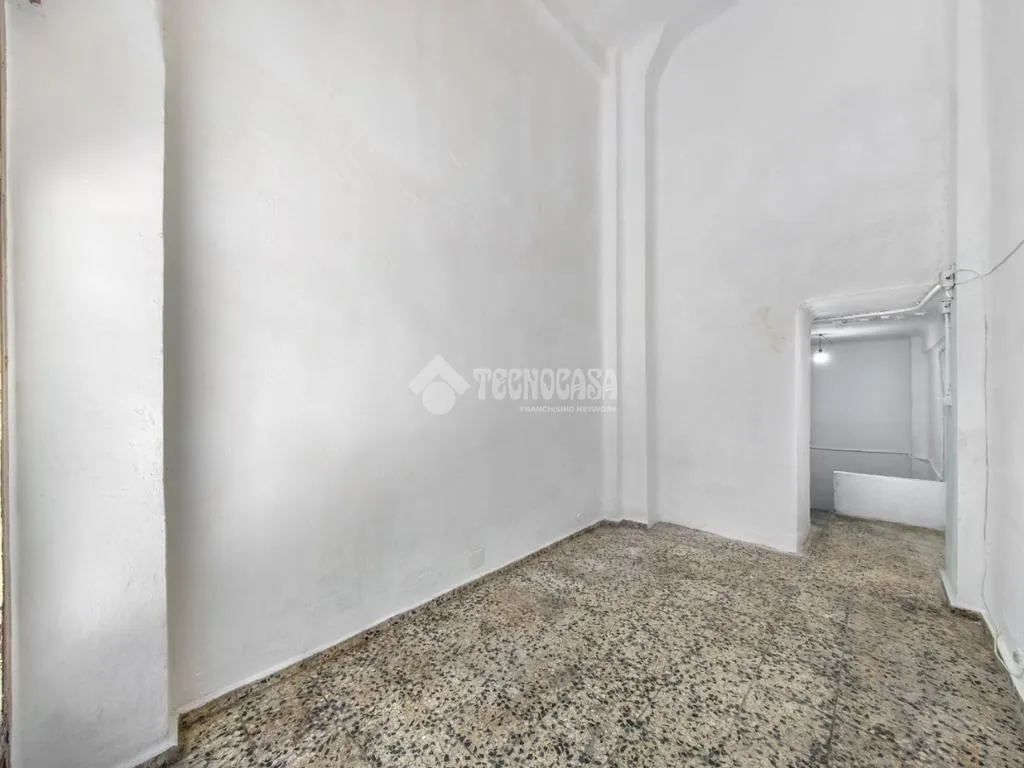 Rooms - Commercial Unit with Two Floors in Madrid