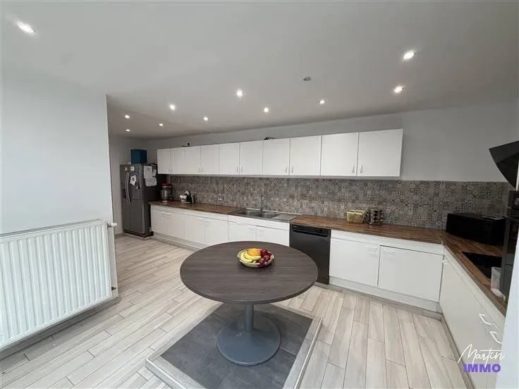 Cucina - 3-Garage Plot in Quiet Street