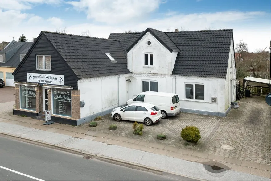 Välivaade - House with Business Unit in Østervrå