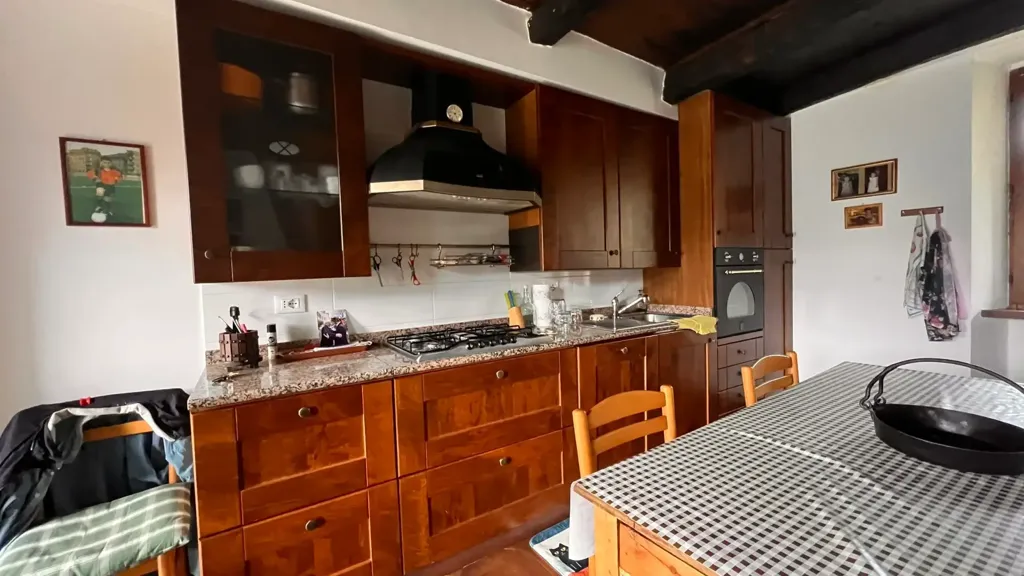 Cuisine - Rustic House with Workshop in Ponzone