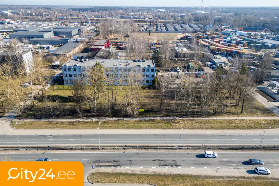 Õhuvaade - Three-Storey Industrial Building with Large Plot in Riga