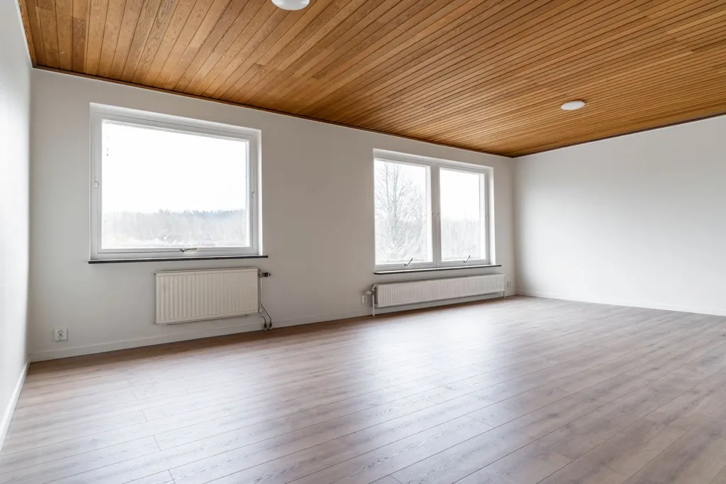 Toad - Renovated Brick House with Potential in Glimåkra