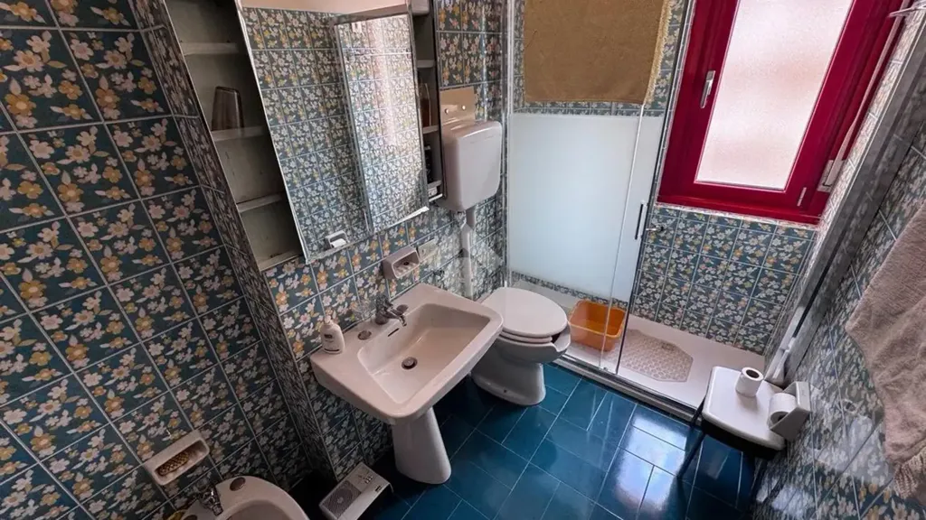 Bagni - 1970s Apartment with Mountain View in Schio
