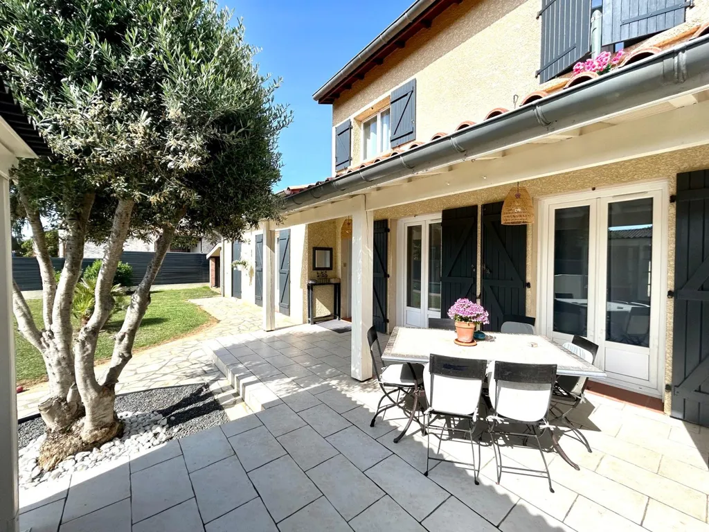 Terrass - Luxury House with Pool in Pins-Justaret