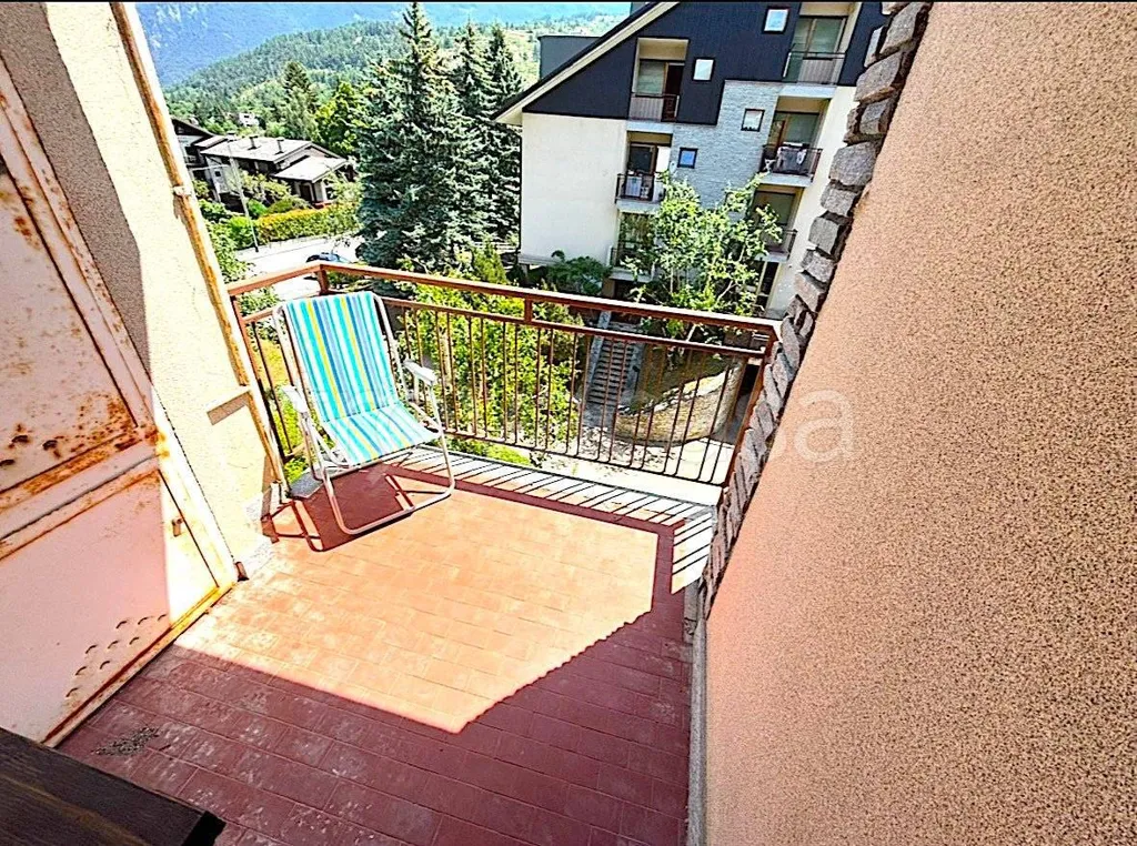 Rõdu - Three-bedroom Apartment with Balcony in Oulx