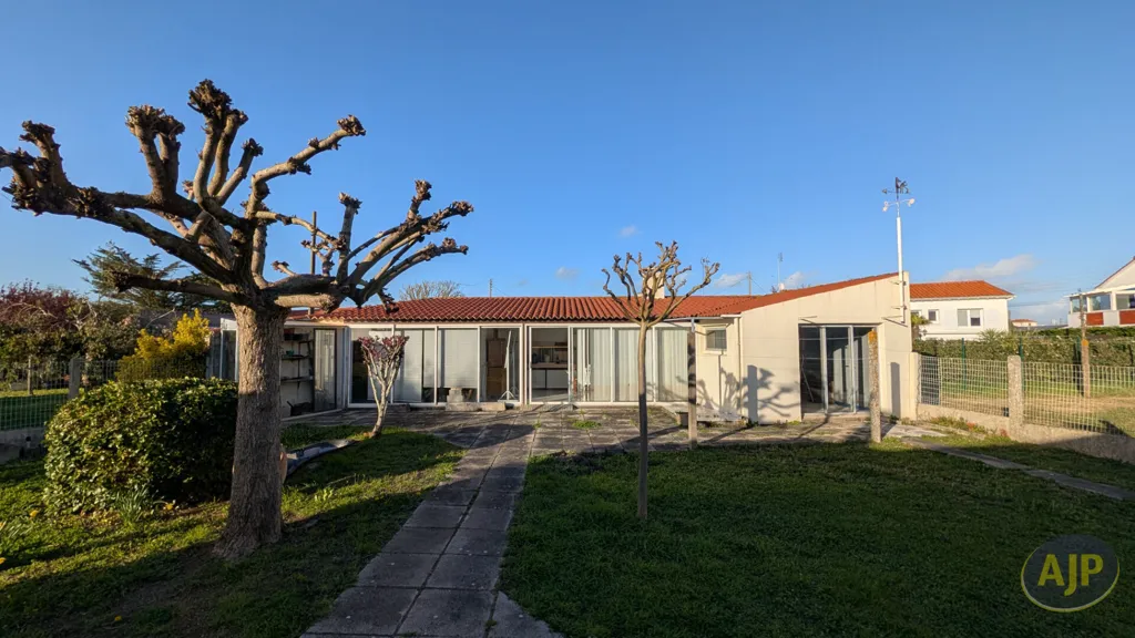 Garden - Charming House with Terrace in L'Aiguillon Sur Mer
