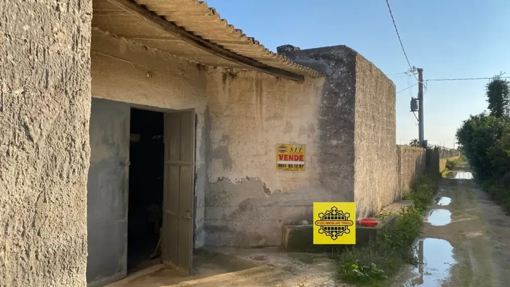 Rustic Property with Lemon Trees in Avola