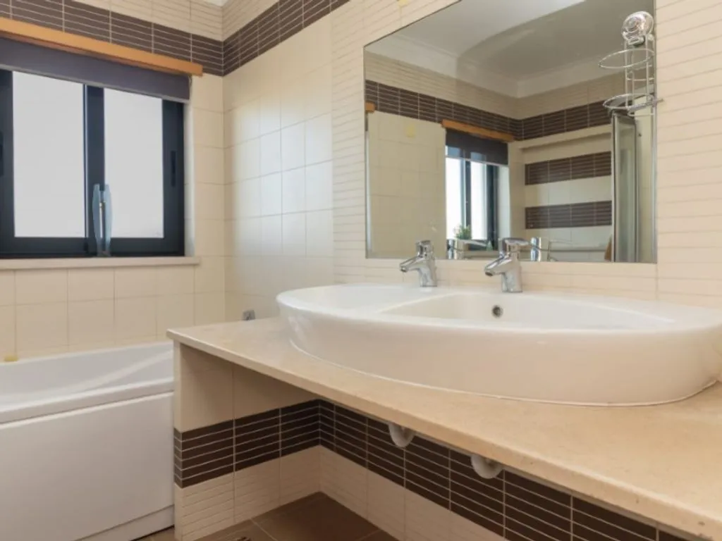 Vannitoad - Luxury House with Pool in Setúbal