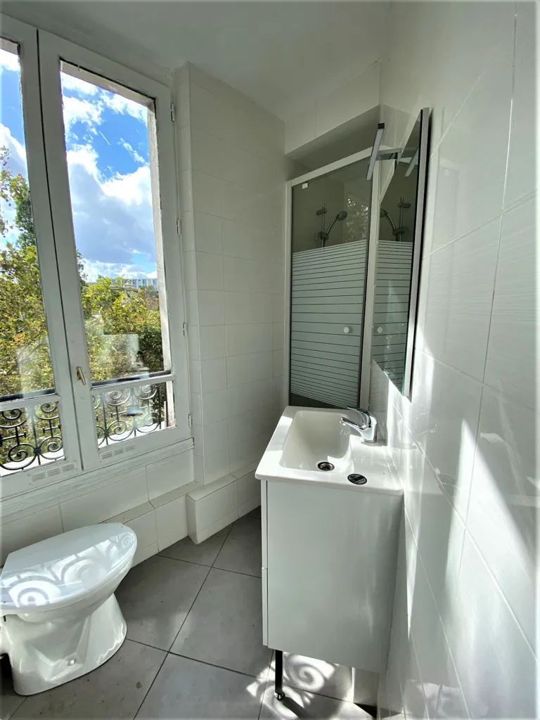 Salles de bain - Appartement 4 Pièces avec Triple Exposition au 19ème