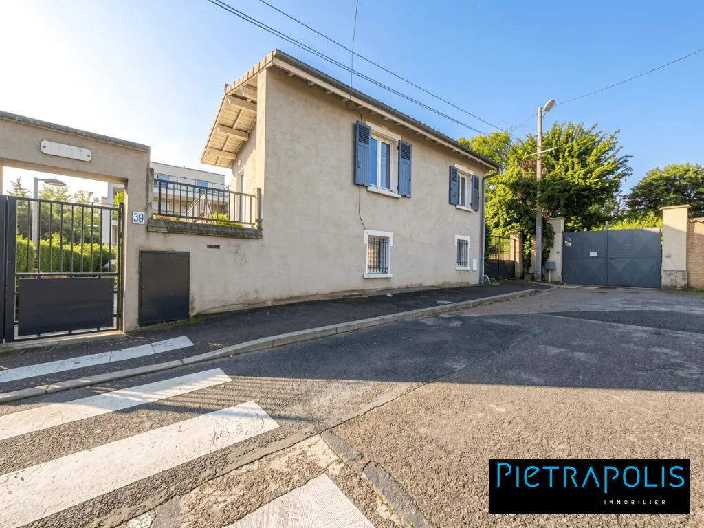 Välivaade - Renovated Flat with Balcony in Ecully