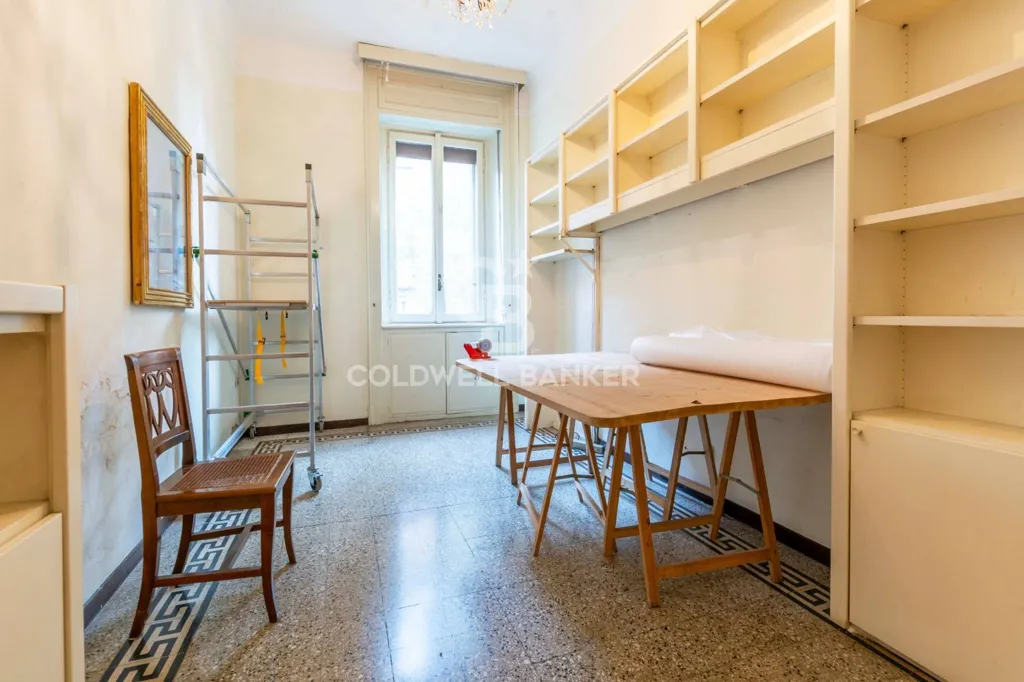 Office - Luxury Apartment with Piazza View in Milan