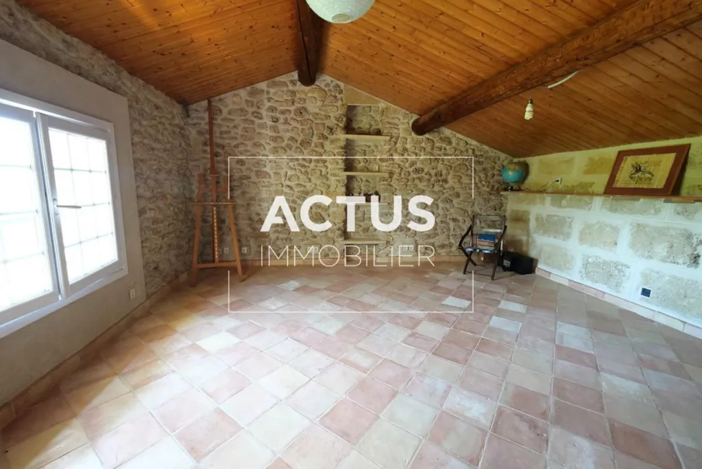 Pièces - Maison de Maître avec Dépendances à Cornillon-Confoux