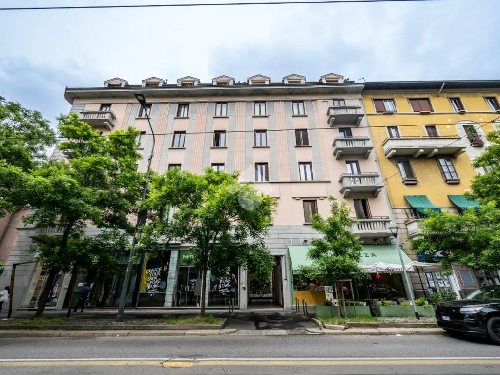Välivaade - Elegant Trilocale with Balcony in Milan