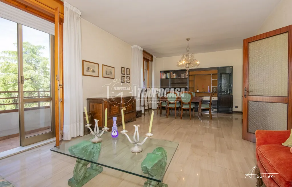 Elutuba - Spacious Apartment with Balcony in Modena