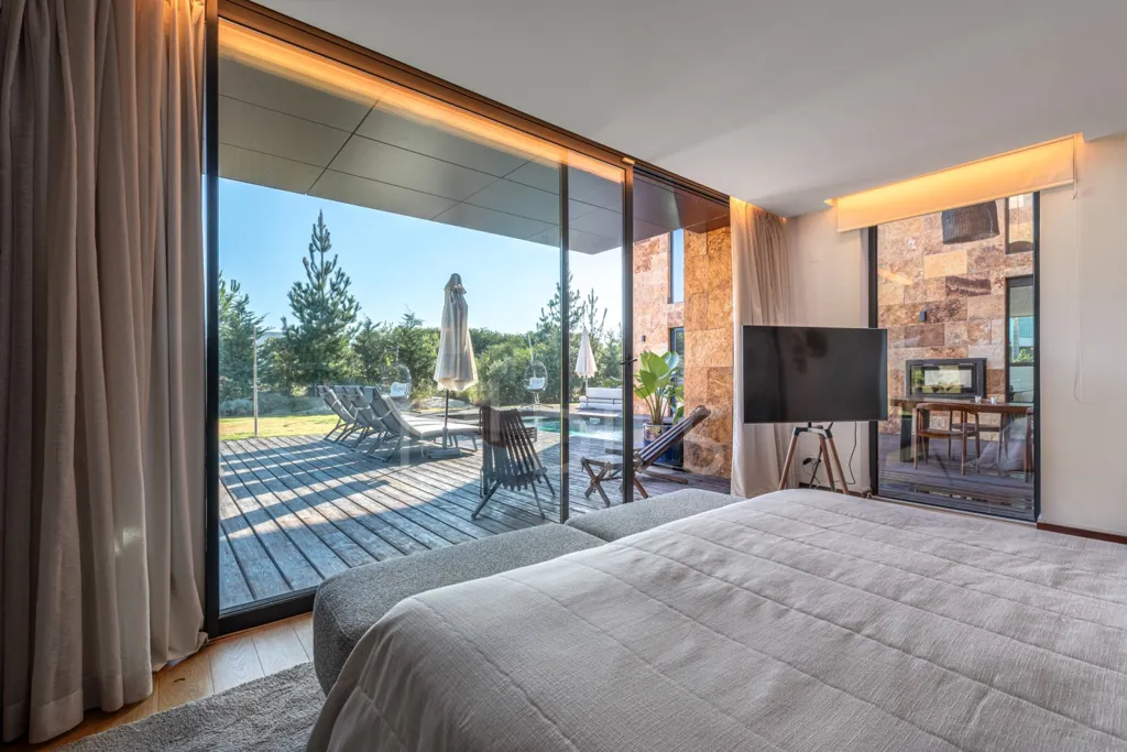 Bedrooms - Modern Villa with Sea View in Troia Resort