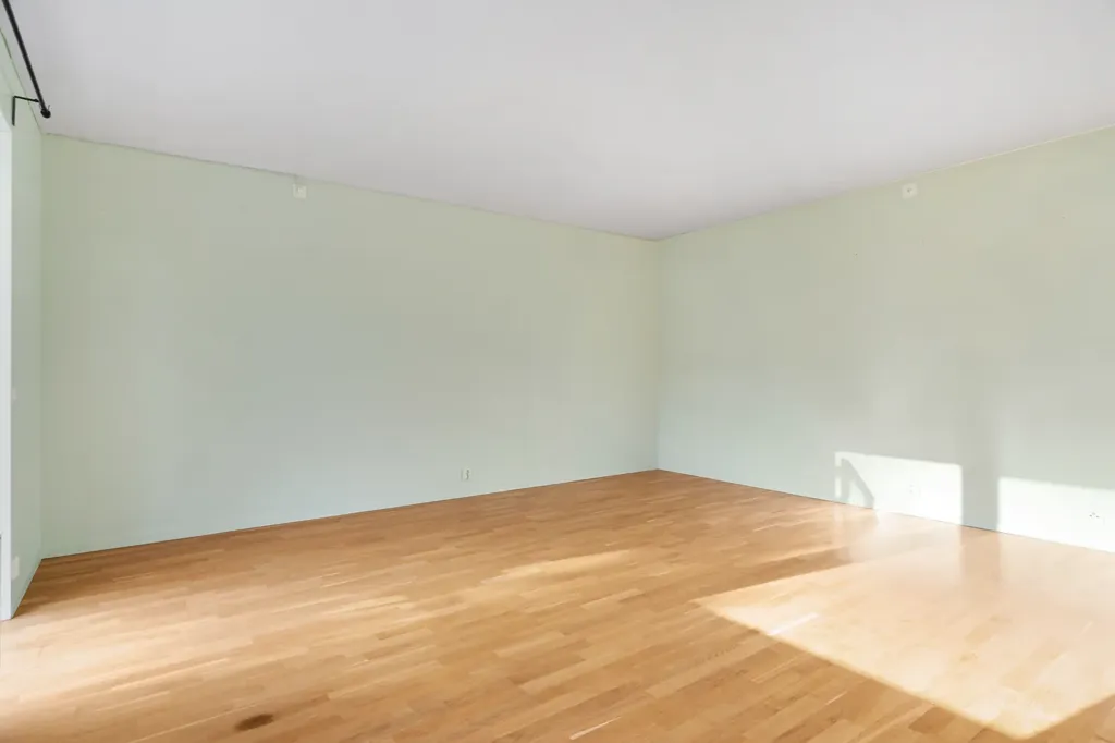 Pièces - Corner Flat with West-Facing Balcony in Norra Ängby