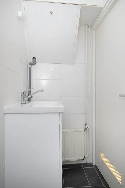 Bathrooms - Charming House with Garage in Leiden