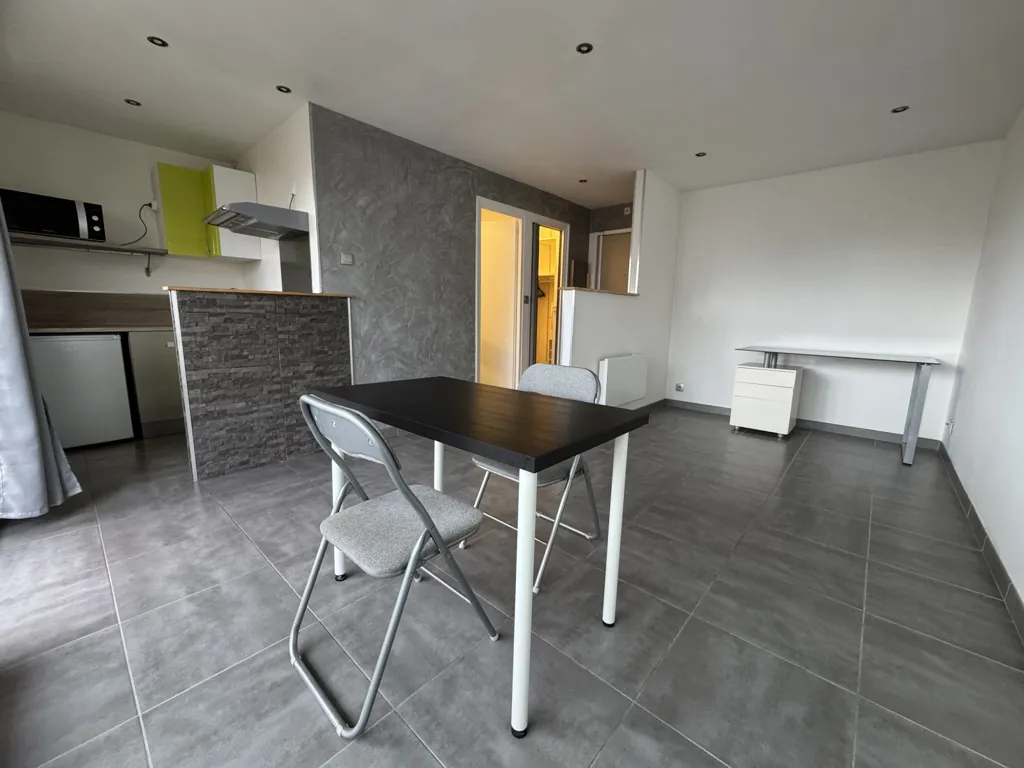 Studio with Balcony View in Grenoble