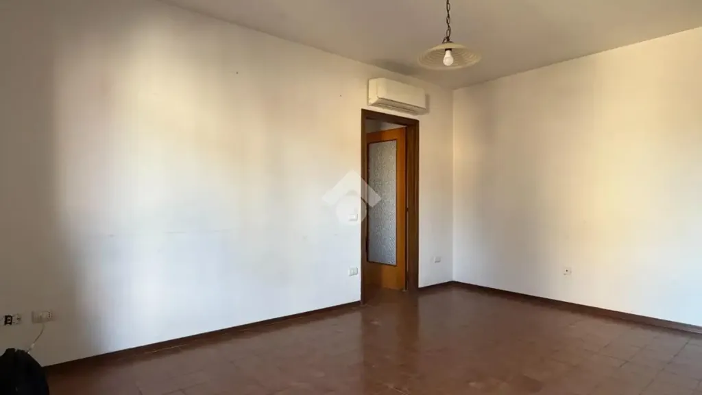 Rooms - Two-Bedroom Apartment with Balcony in Cavriago