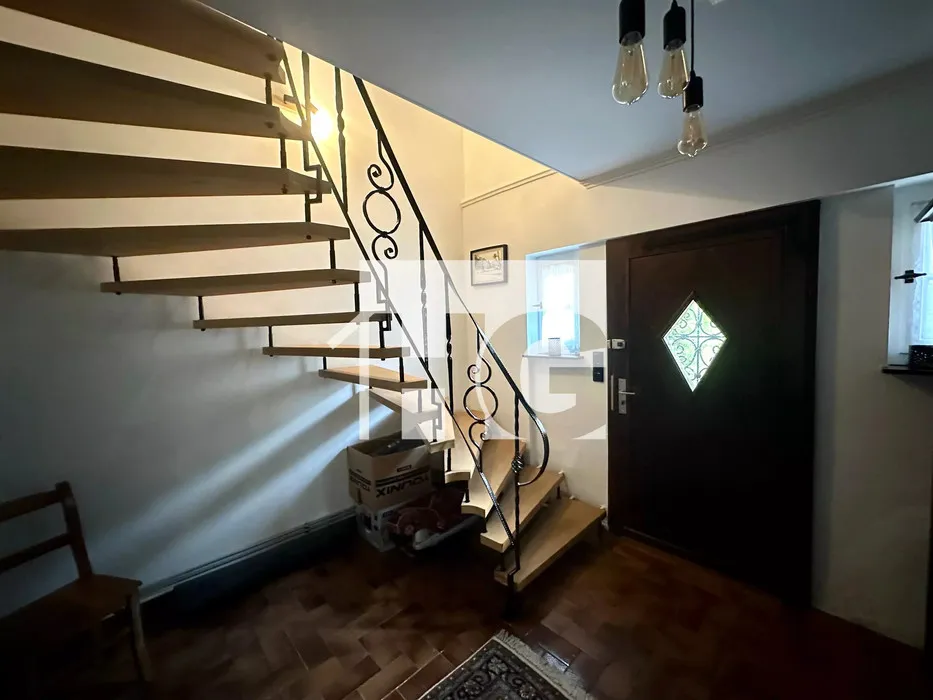 Pièces - Maison de 6 Chambres au Calme à Eischen