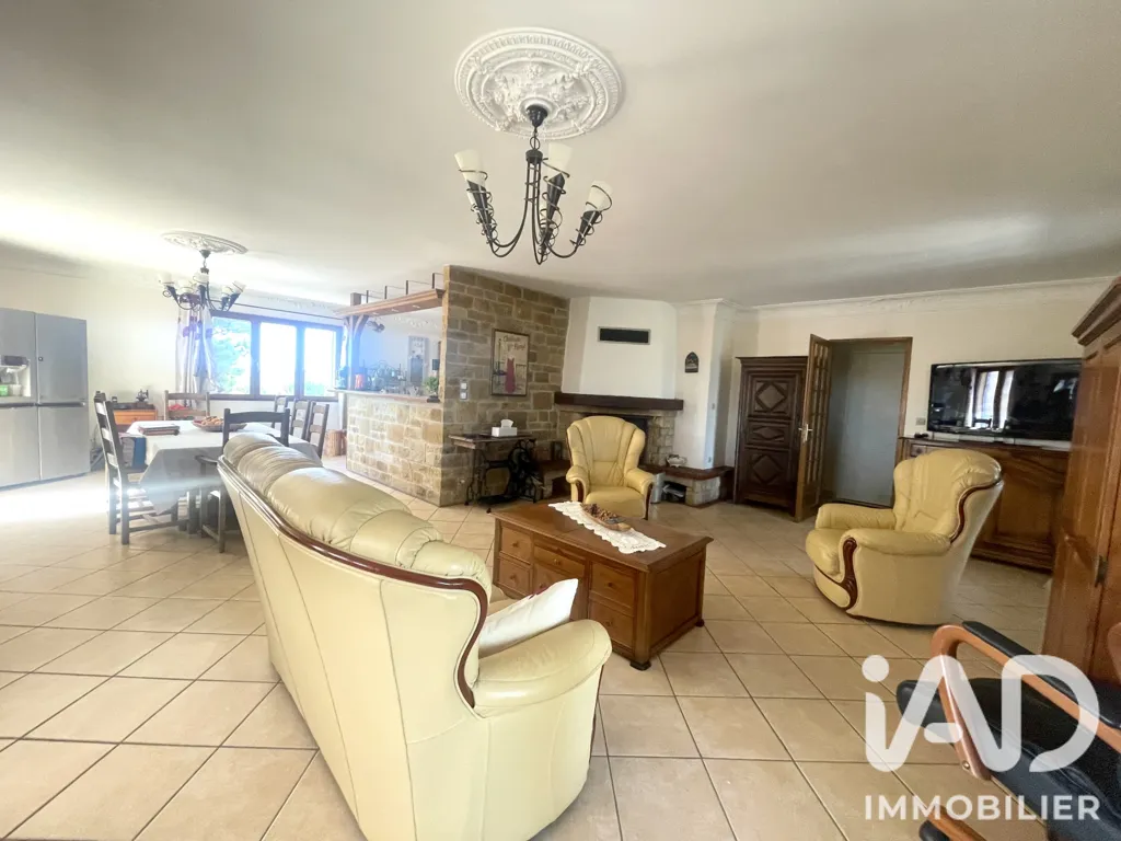 Séjour - Maison Traditionnelle avec Piscine à Cuxac-d'Aude