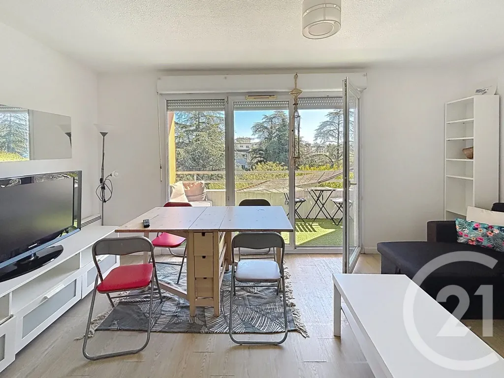 Elutuba - 2-Bedroom Apartment with Terrace in Montpellier