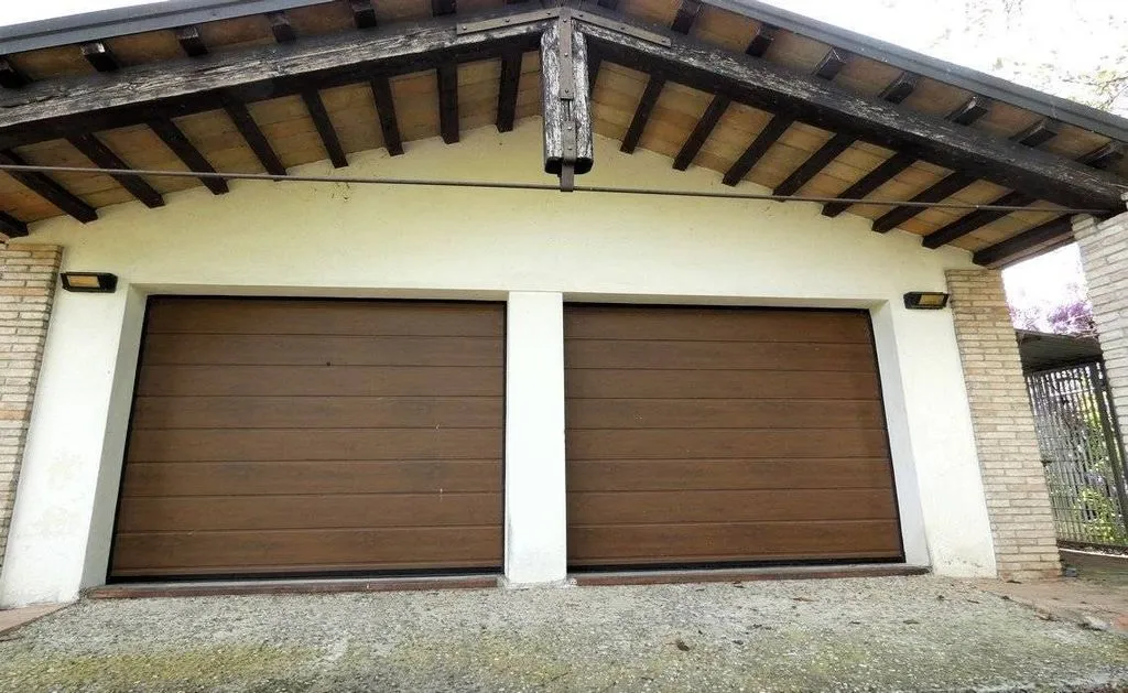 Garage - Luxury Villa with Private Park in Parma