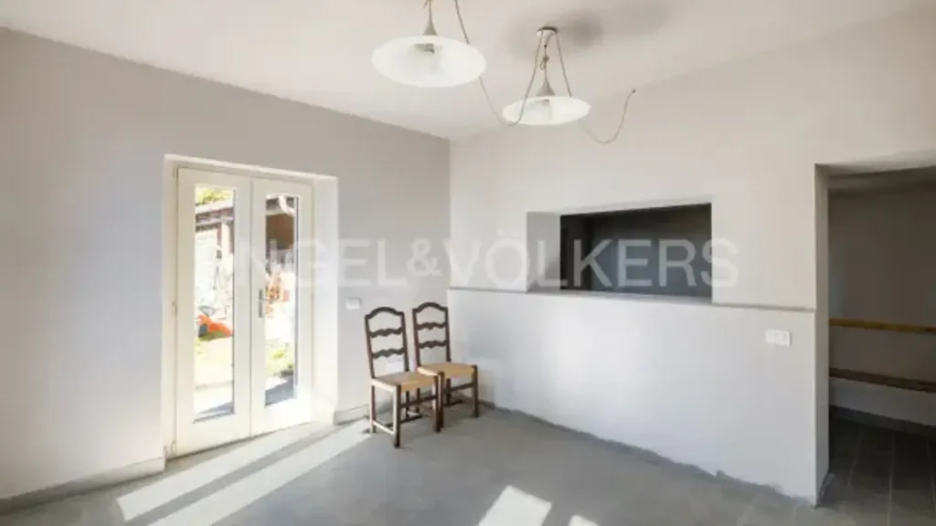 Elutuba - Historic Villa with Lake View in Bee