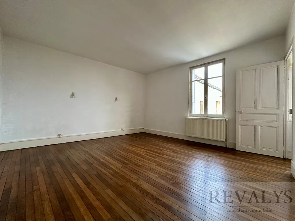 Toad - Stone House with Renovation Potential in Til-Châtel