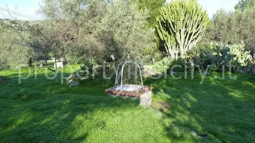 Villa with Panoramic Views in Noto