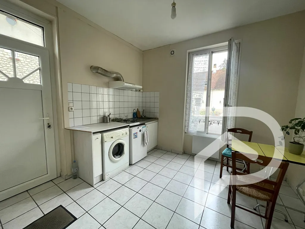 Kitchen - 2-Bedroom Flat with Parking in Crepy-en-Valois