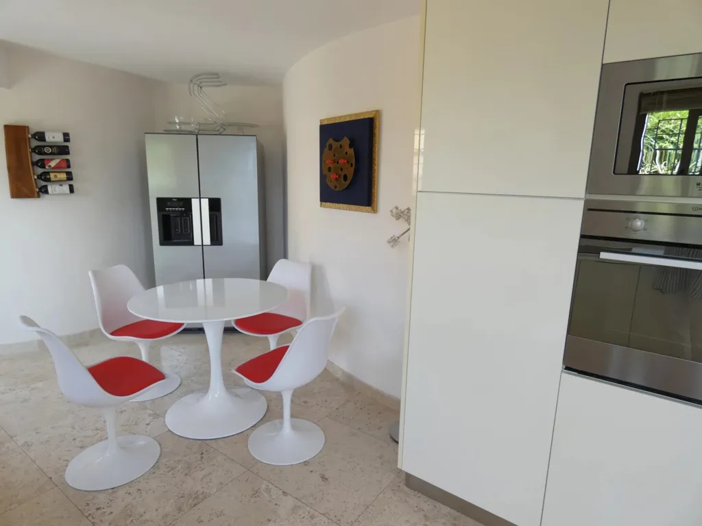 Cuisine - Villa avec Vue Dominante sur le Vieux Village à Mougins