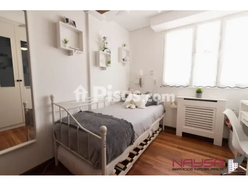 Chambres - Duplex with Balcony in Eduardo Dato Street
