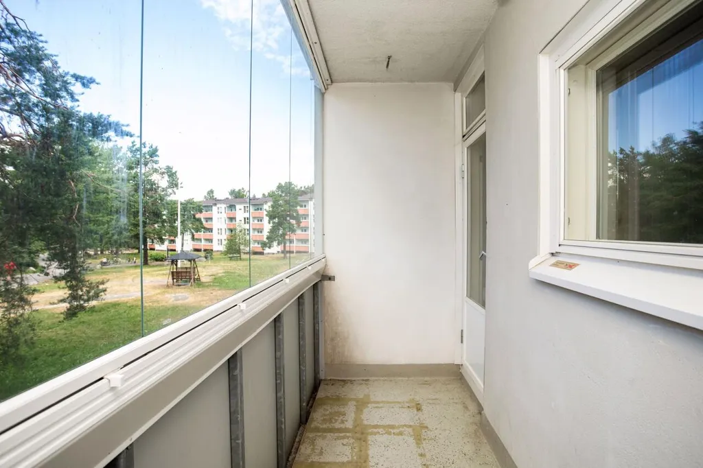 Balcony - Compact Triplex with Balcony in Roihuvuori, Helsinki