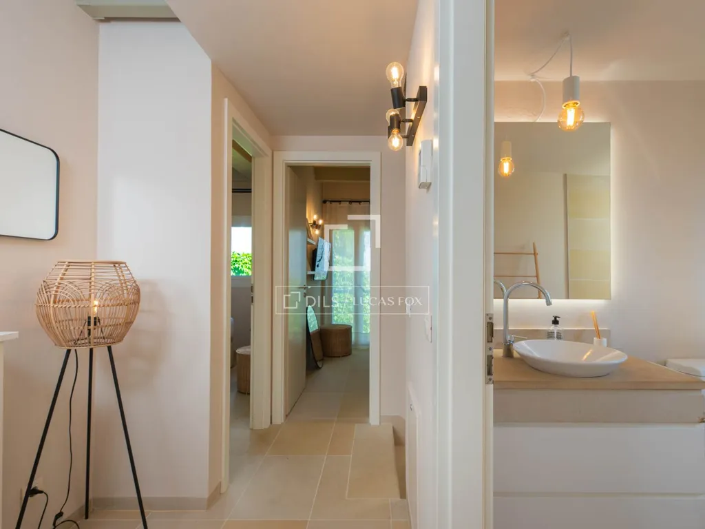Vannitoad - Renovated Townhouse Near Beach in Cala Llonga