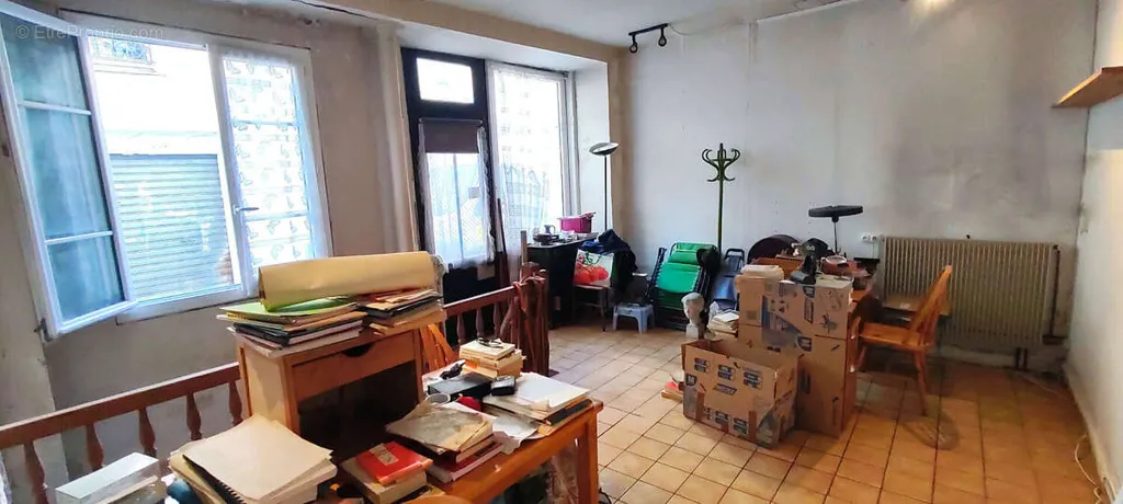 Toad - Converted Flat with Courtyard in Montmartre