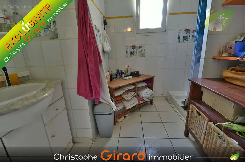 Salles de bain - Maison de Plain-Pied avec Jardin au Miniac-Morvan