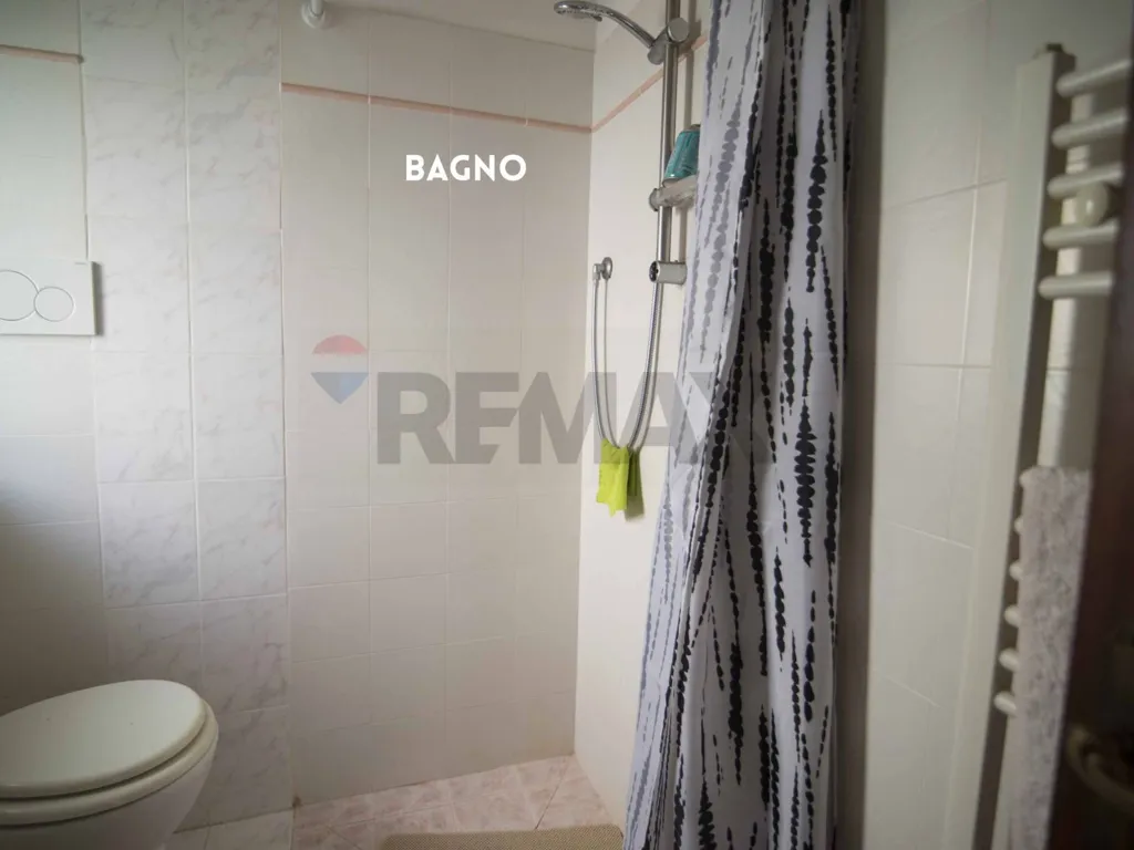 Salles de bain - Ready-to-Live House with View in Roccastrada