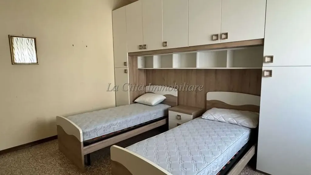 Chambres - Armed Trilocale with Balcony in Novara