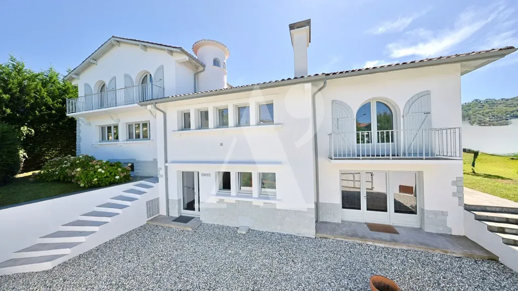 Esterno - Modernist Villa with Sculptural Architecture in Hasparren